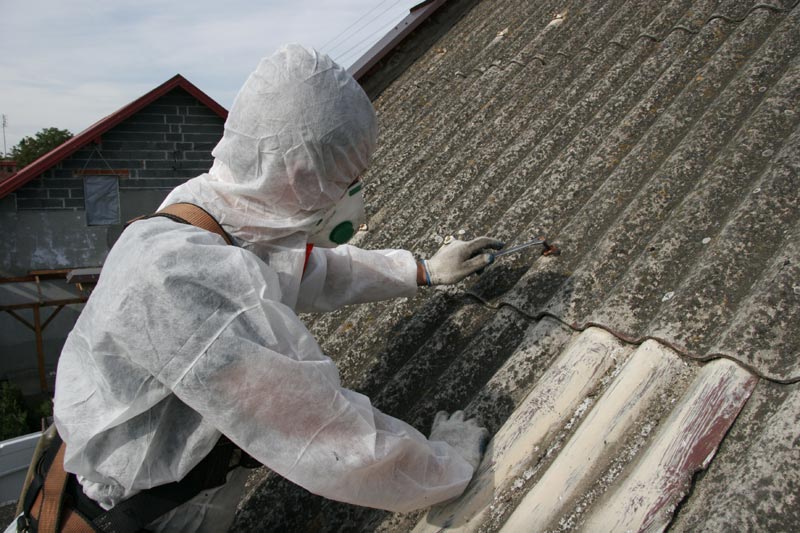 utylizacja azbestu z dachu